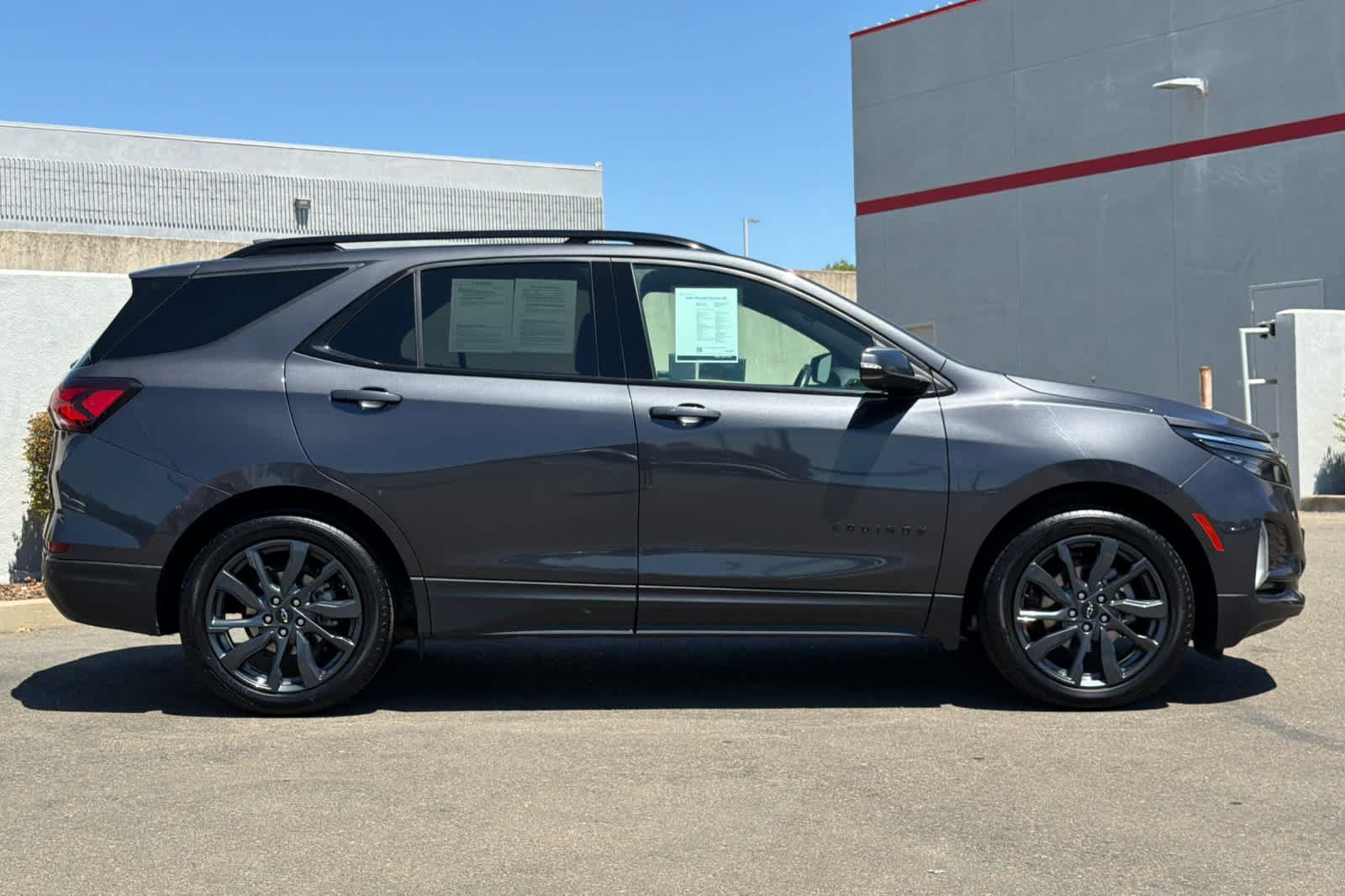 Used 2022 Chevrolet Equinox RS w/ Infotainment Package FWD image 6