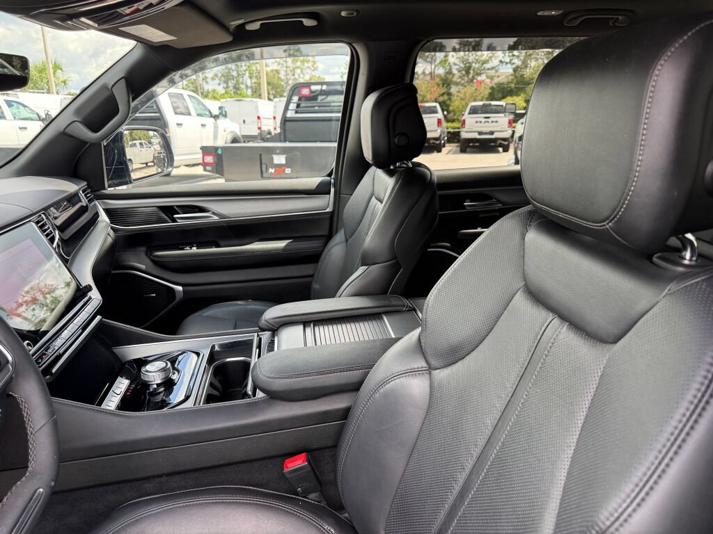 Used 2023 Jeep Wagoneer Series II RWD image 21