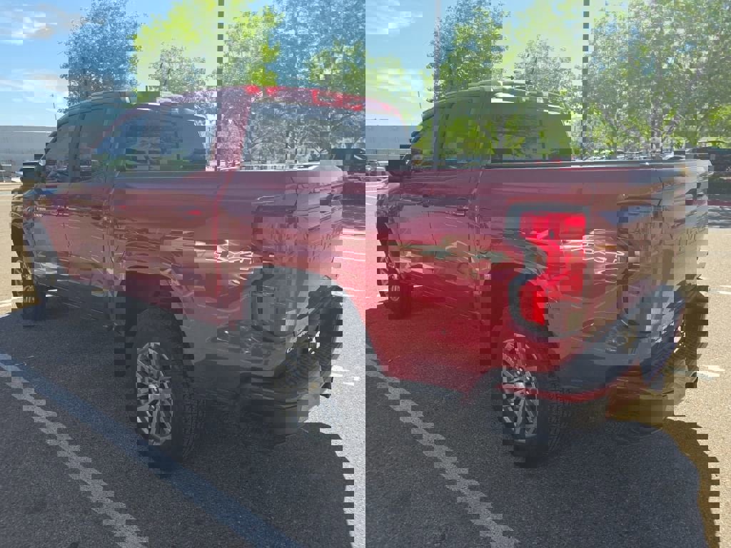 Certified 2024 Chevrolet Colorado LT w/ LT Convenience Package II AWD/4WD image 7