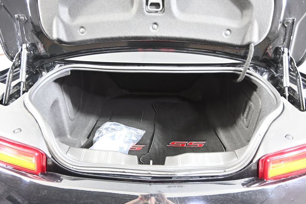Used 2018 Chevrolet Camaro SS RWD image 17