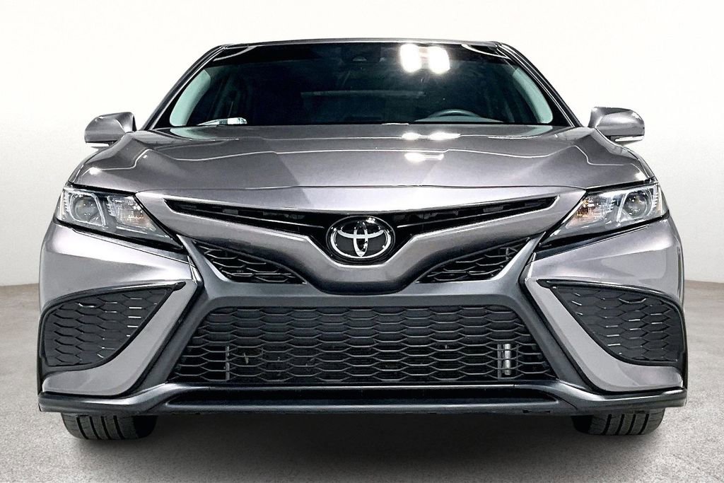 Used 2024 Toyota Camry SE image 5