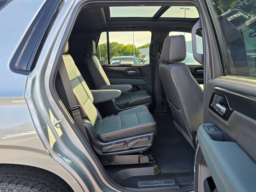 Certified 2025 GMC Yukon AT4 w/ AT4 Premium Package AWD/4WD image 28
