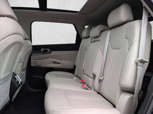 Used 2023 Kia Sorento S w/ Panoramic Sunroof Package image 19
