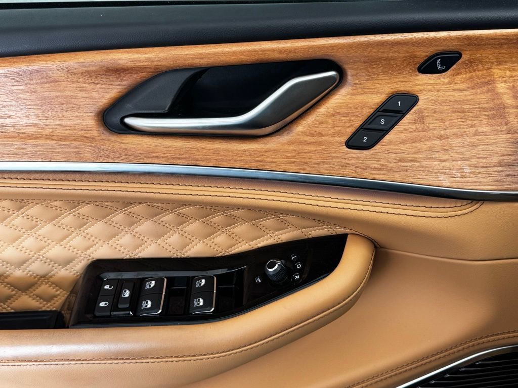 Certified 2023 Jeep Grand Cherokee Summit image 13