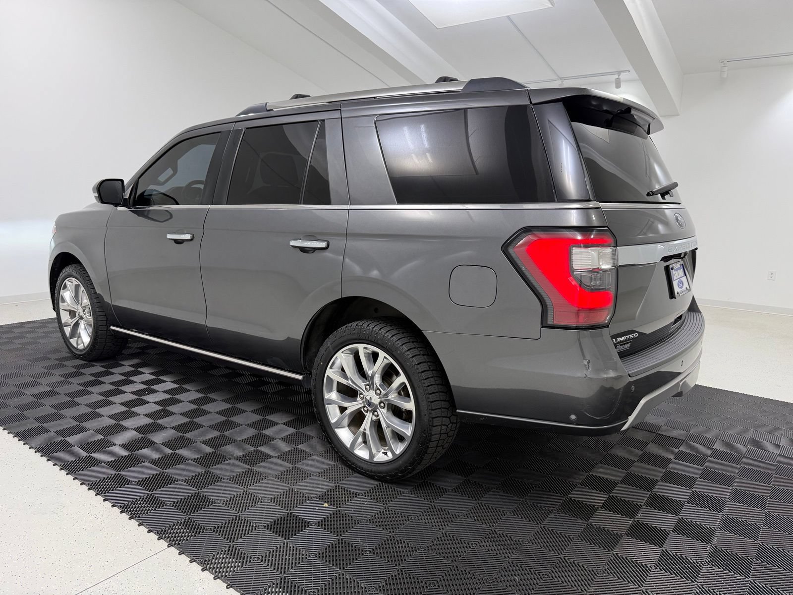 Used 2019 Ford Expedition Limited w/ Equipment Group 302A RWD image 5