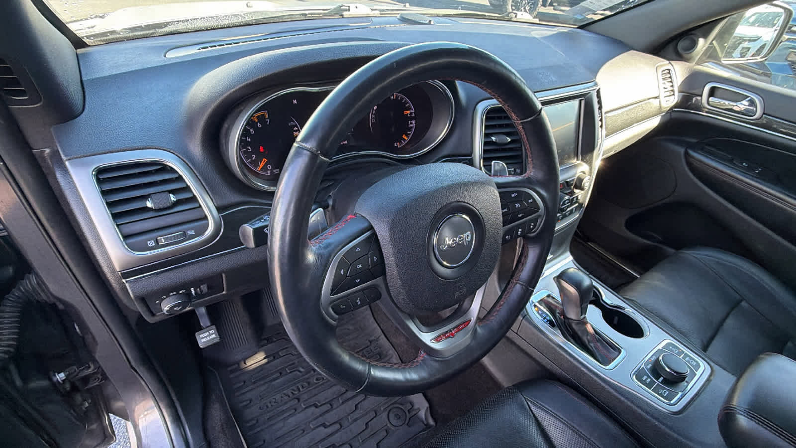 Used 2017 Jeep Grand Cherokee Trailhawk w/ Trailhawk Luxury Group image 10