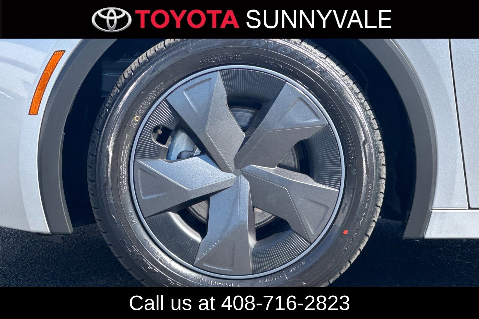 Used 2025 Toyota Prius LE image 12