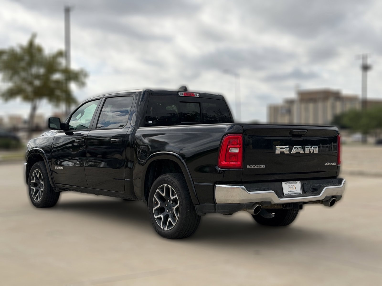 Used 2026 RAM 1500 Laramie AWD/4WD image 9