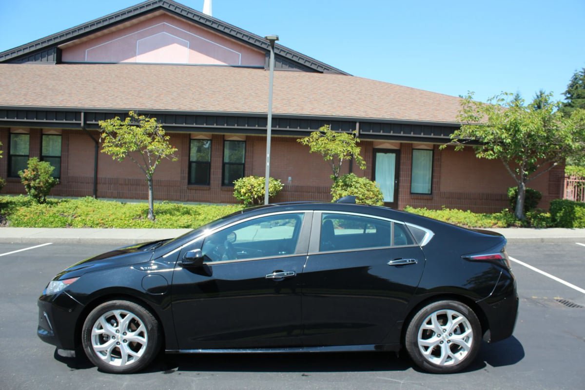 Used 2017 Chevrolet Volt Premier FWD image 4