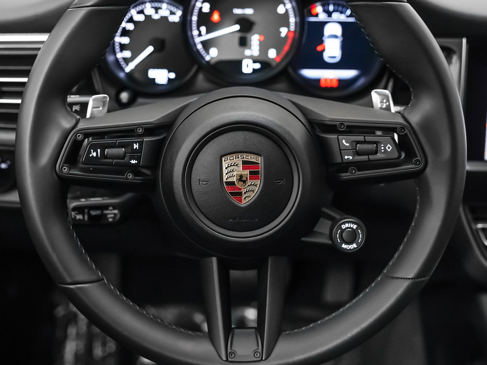 Certified 2025 Porsche Macan S image 17