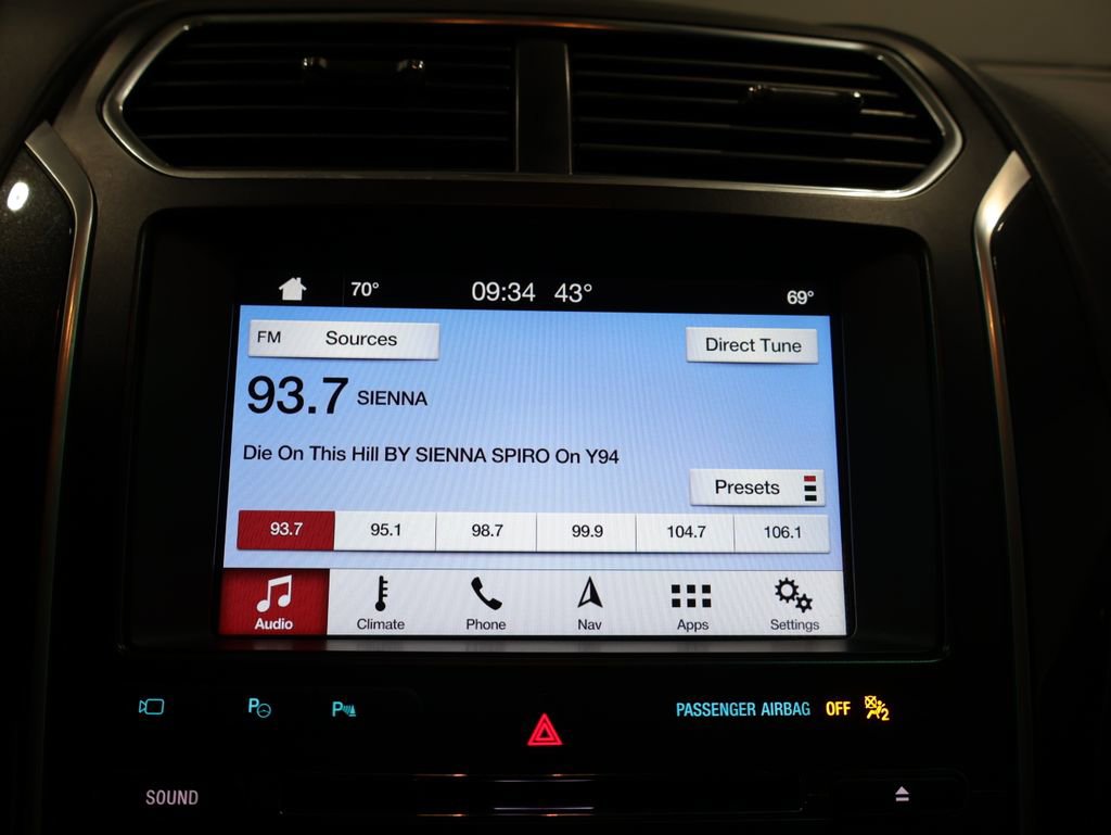 Used 2017 Ford Explorer Platinum image 26