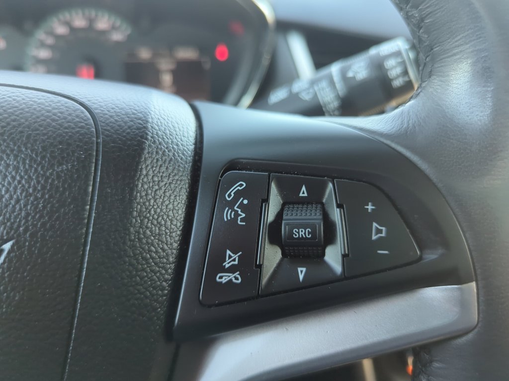 Used 2022 Chevrolet Trax LT w/ LT Convenience Package AWD/4WD image 25