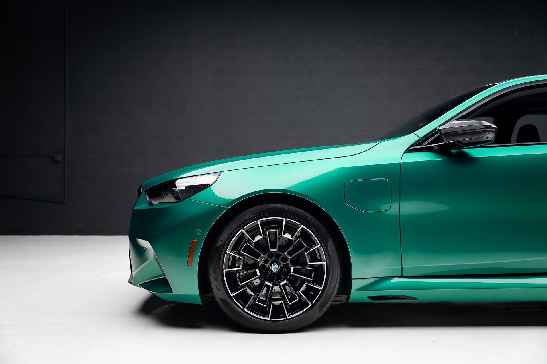 Used 2025 BMW M5 w/ Carbon Package image 18