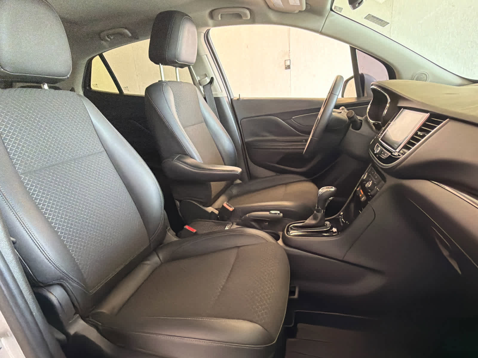 Used 2021 Buick Encore Preferred image 25