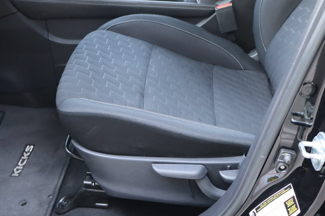 Used 2022 Nissan Kicks SV w/ Interior Electronics Package FWD image 14