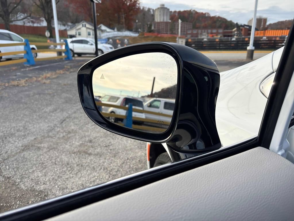 Used 2024 Chrysler Pacifica Touring-L image 15