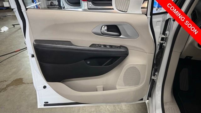 Used 2018 Chrysler Pacifica Touring Plus image 12