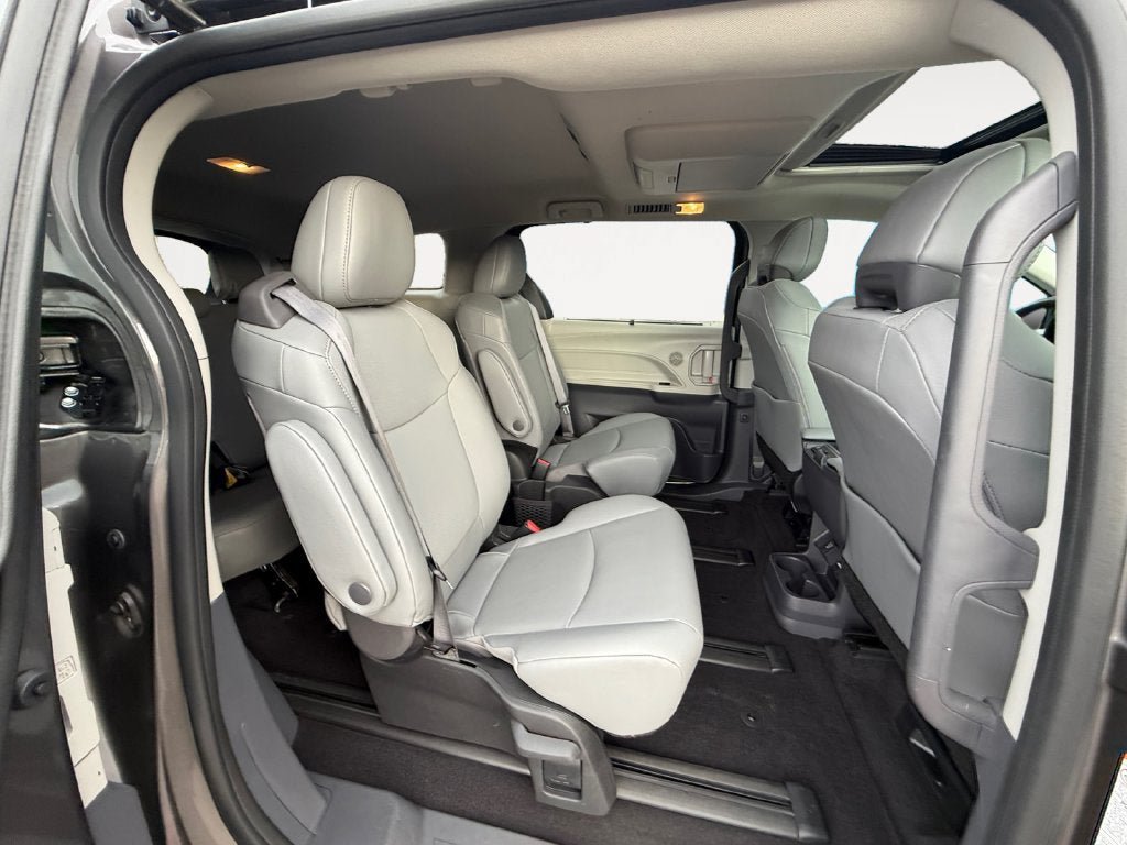 Used 2024 Toyota Sienna XLE w/ XLE Plus Package AWD/4WD image 23