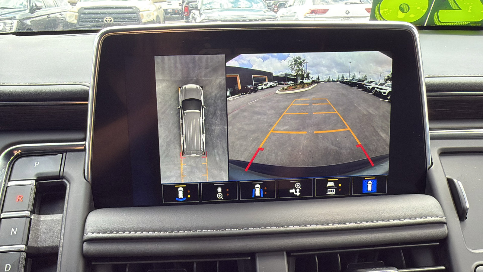 Used 2024 Chevrolet Tahoe Z71 w/ Luxury Package AWD/4WD image 23