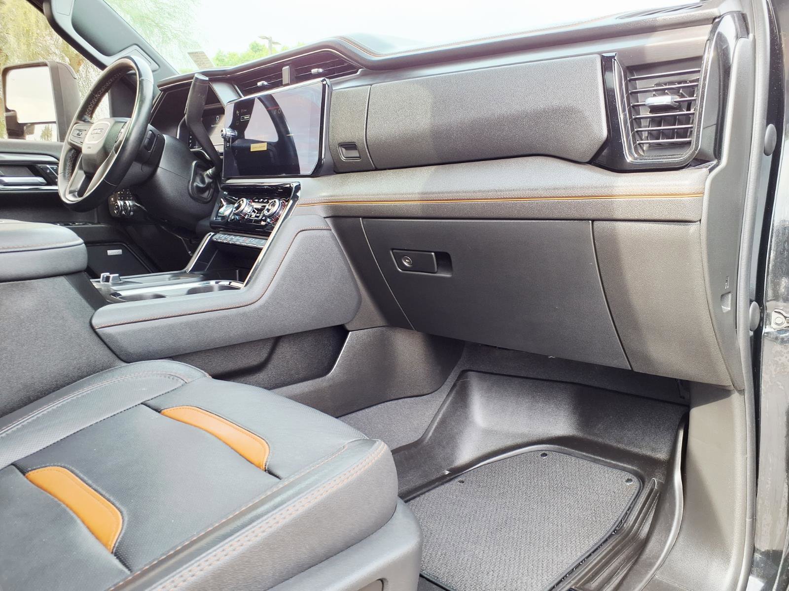 Used 2024 GMC Sierra 2500 AT4 w/ AT4 Premium Plus Package AWD/4WD image 10