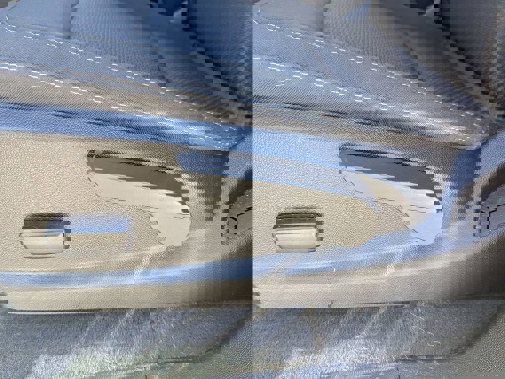 Used 2022 Chevrolet Colorado LT w/ LT Convenience Package image 16