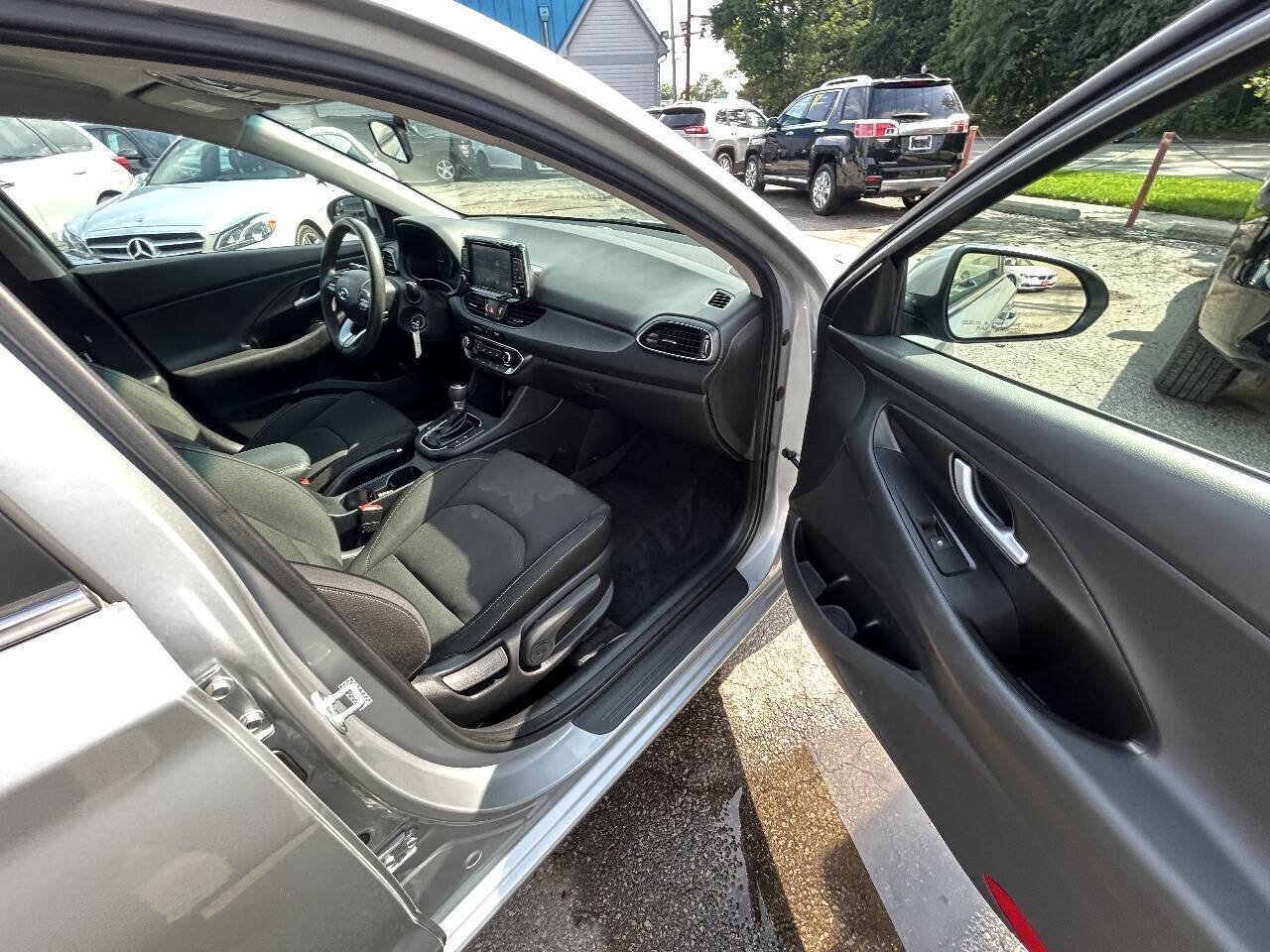 Used 2020 Hyundai Elantra GT FWD image 10