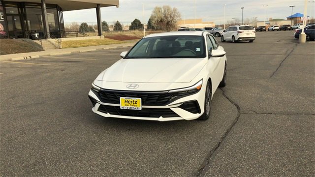 Used 2025 Hyundai Elantra SEL image 3