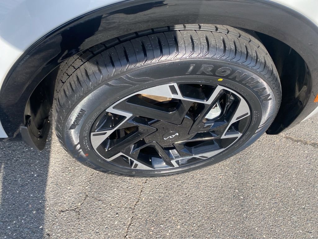 Used 2024 Kia Sportage SX image 9