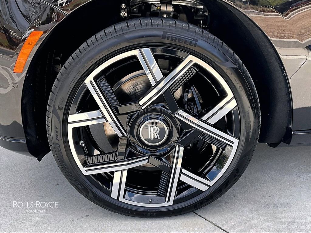 New 2026 Rolls-Royce Cullinan Black Badge image 11