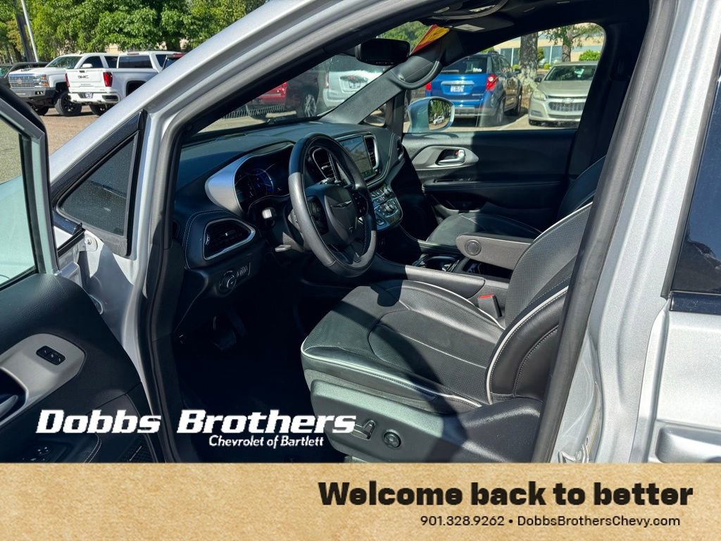 Used 2022 Chrysler Pacifica Limited w/ Uconnect Theater Family Group FWD image 9