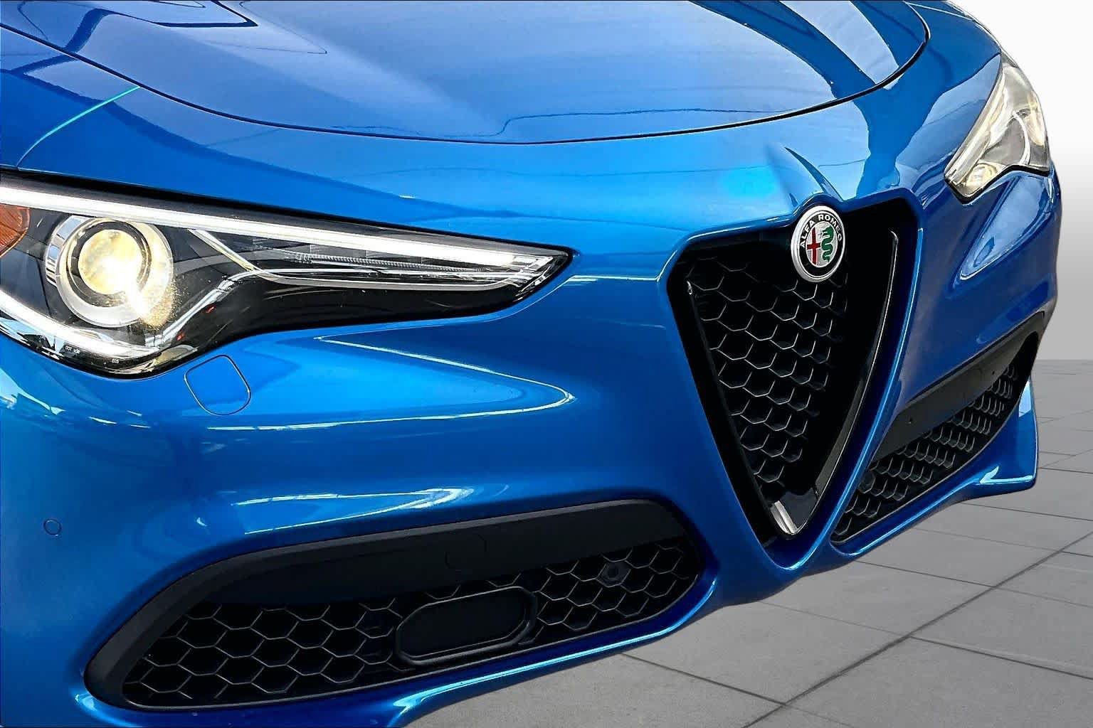 Used 2022 Alfa Romeo Stelvio Veloce AWD/4WD image 30