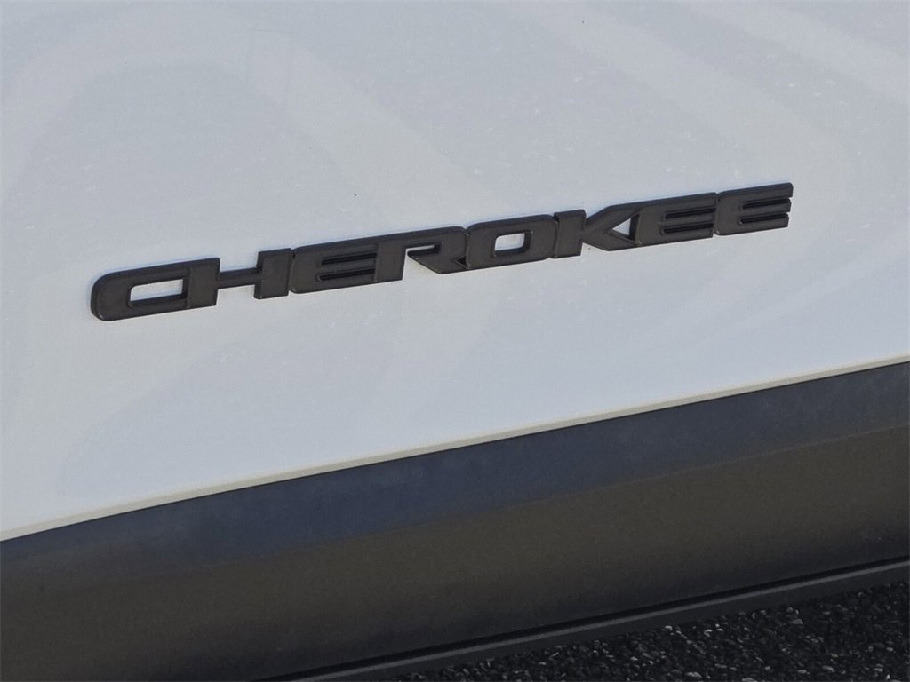 Used 2020 Jeep Cherokee Latitude Plus image 12