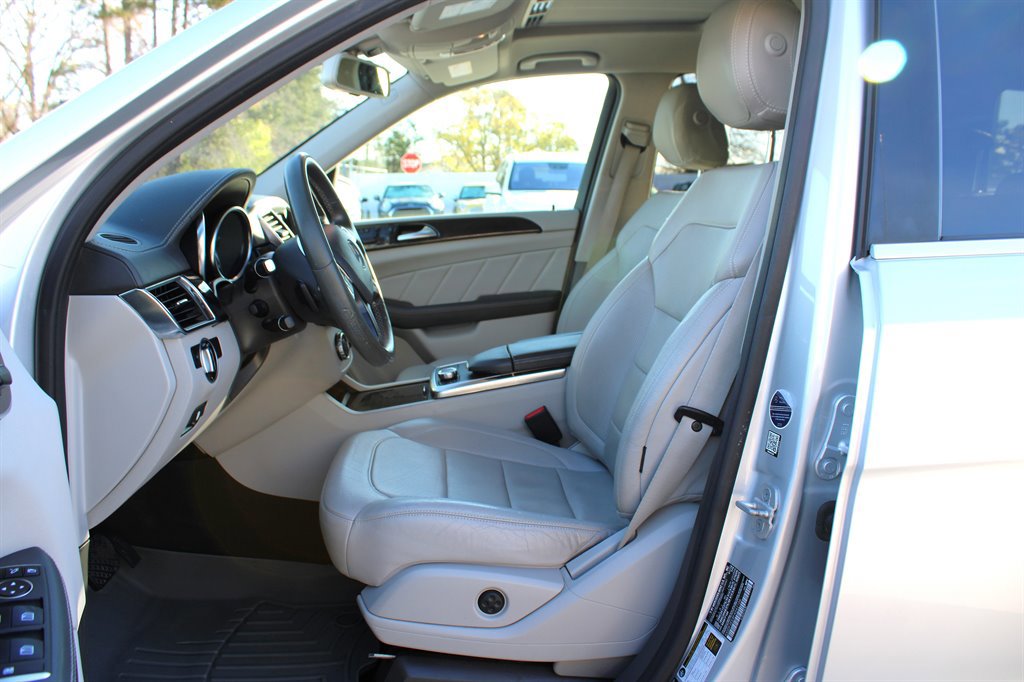 Used 2015 Mercedes-Benz GL 320 BlueTEC 4MATIC image 16