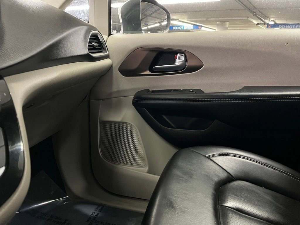 Used 2021 Chrysler Voyager Lxi image 26