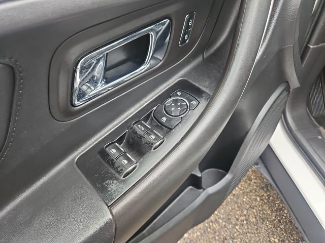 Used 2015 Ford Taurus SEL image 12