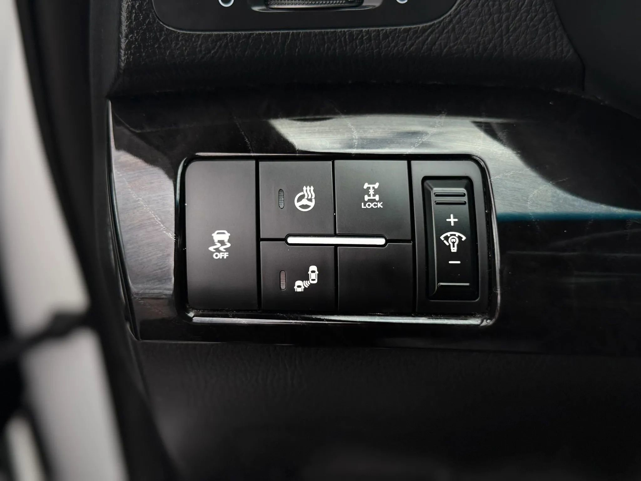 Used 2014 Kia Sorento SX w/ 3rd Row Package AWD/4WD image 27