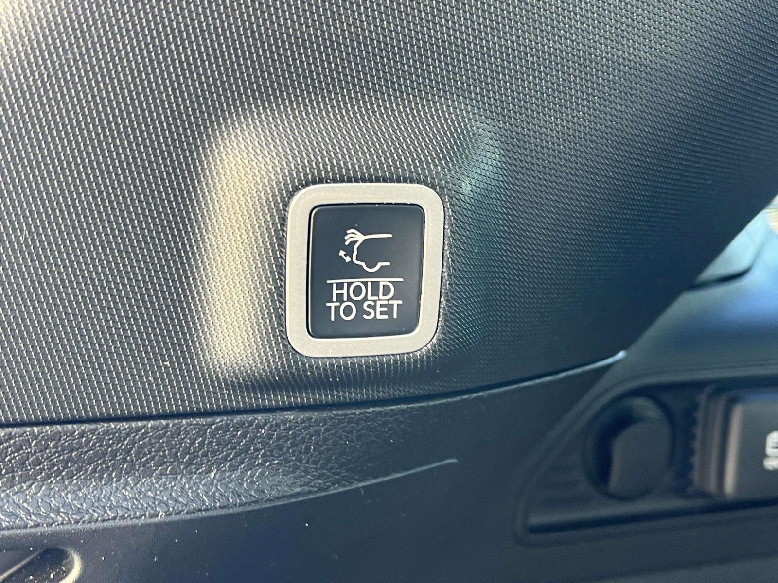 Used 2024 Jeep Grand Cherokee Altitude image 12