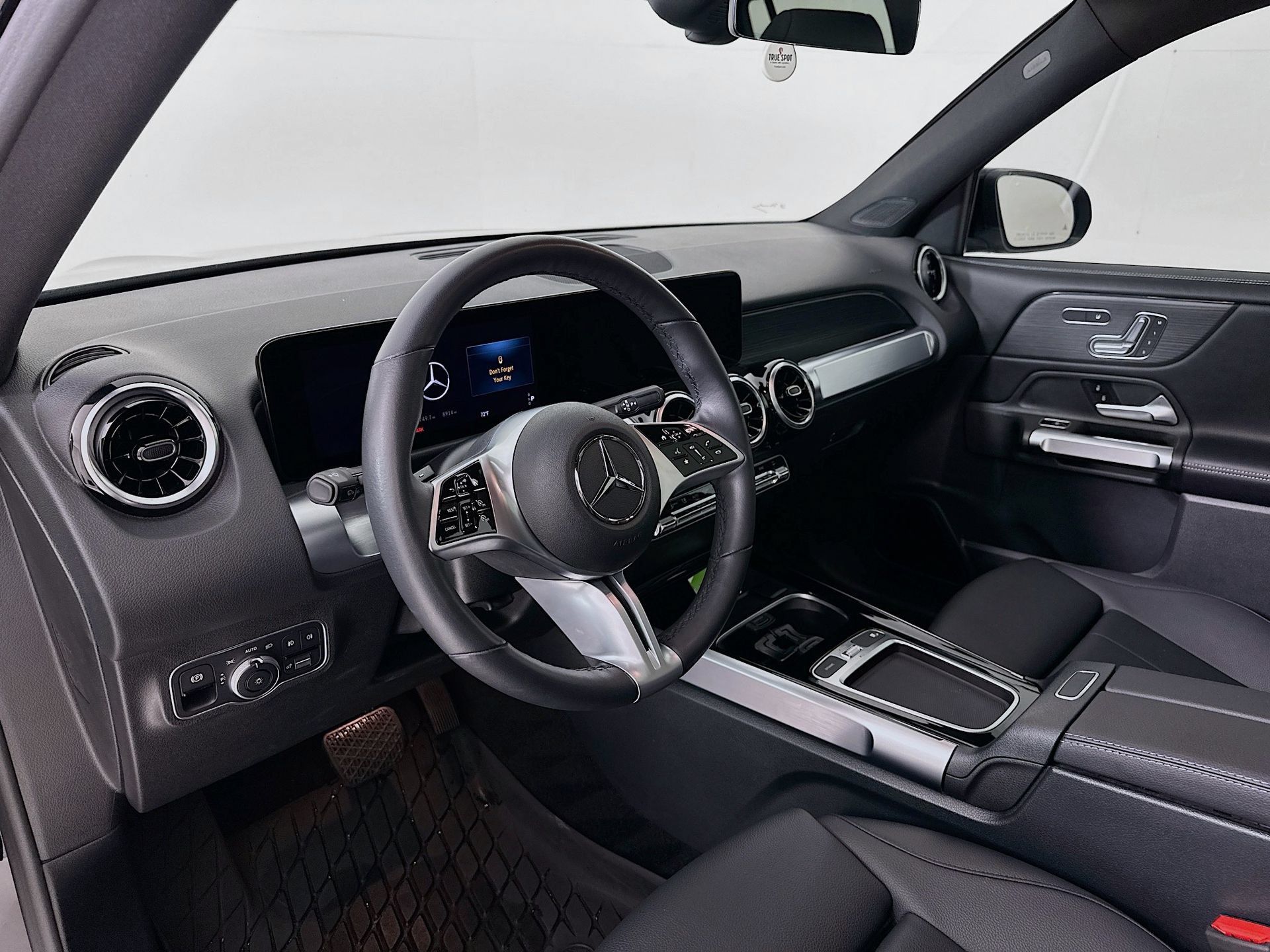 Used 2026 Mercedes-Benz GLB 250 4MATIC image 10
