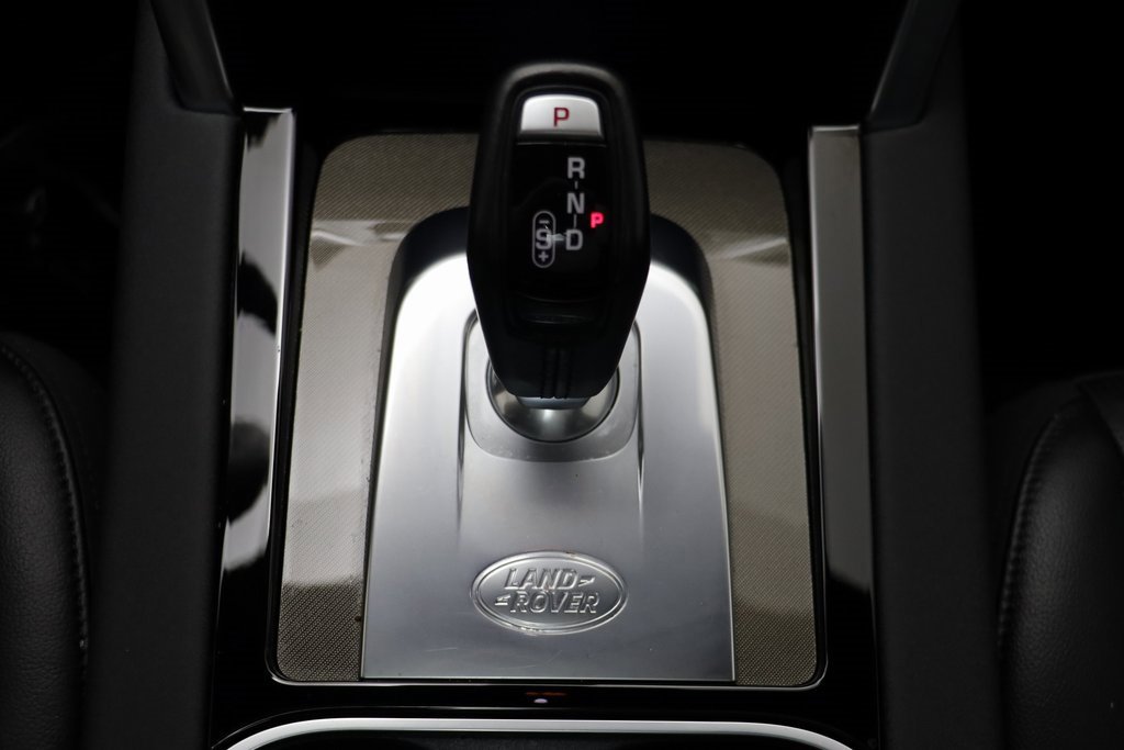 Used 2022 Land Rover Discovery Sport SE image 13