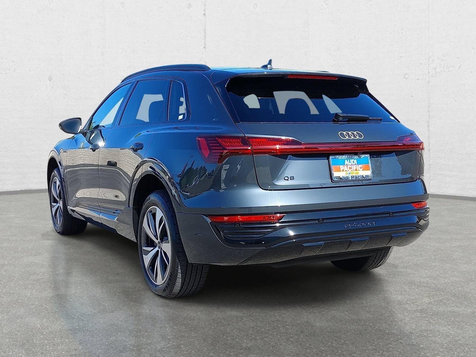 Used 2024 Audi Q8 e-tron Premium Plus AWD/4WD image 7