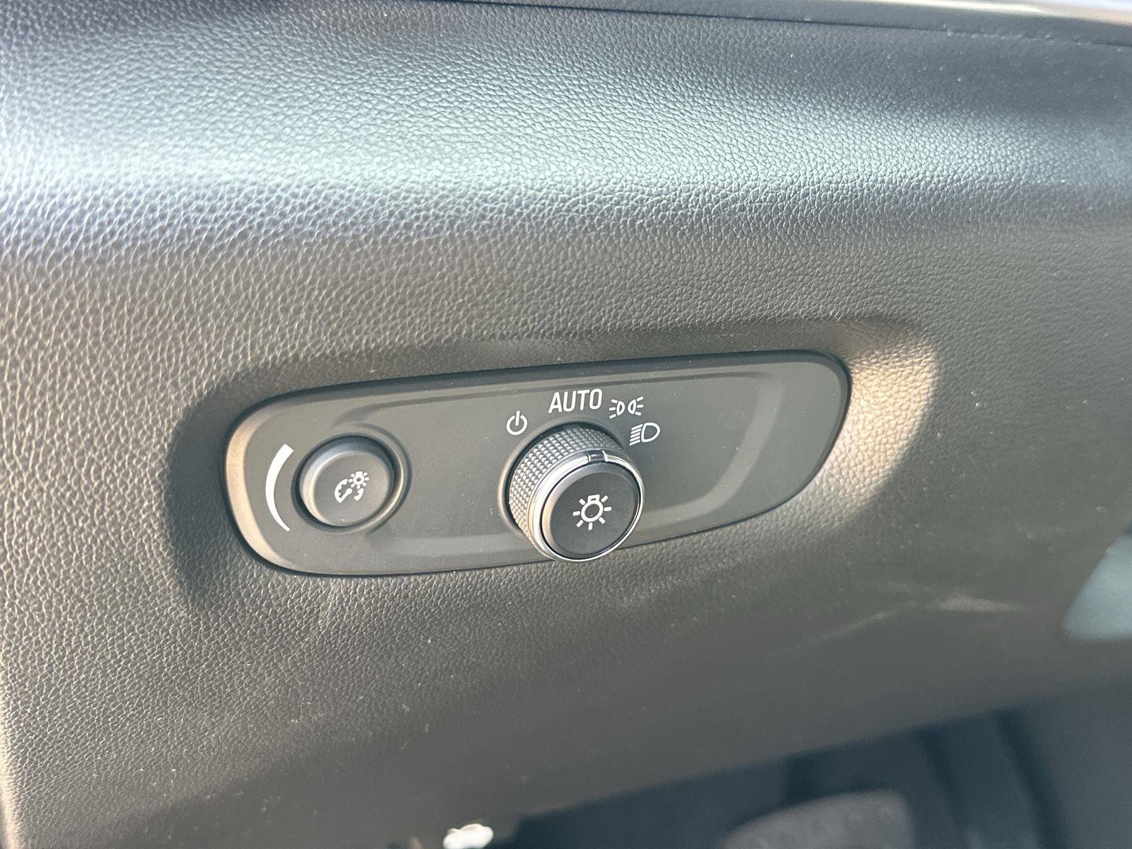 Used 2022 Chevrolet Traverse LT image 19