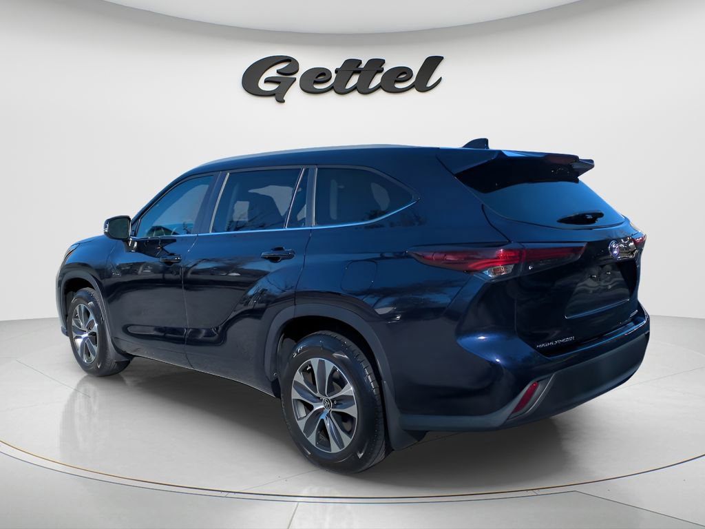 Certified 2024 Toyota Highlander XLE image 7