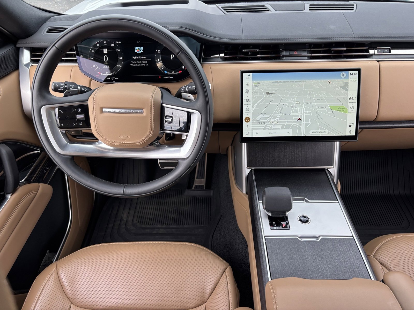 Used 2025 Land Rover Range Rover SE image 3