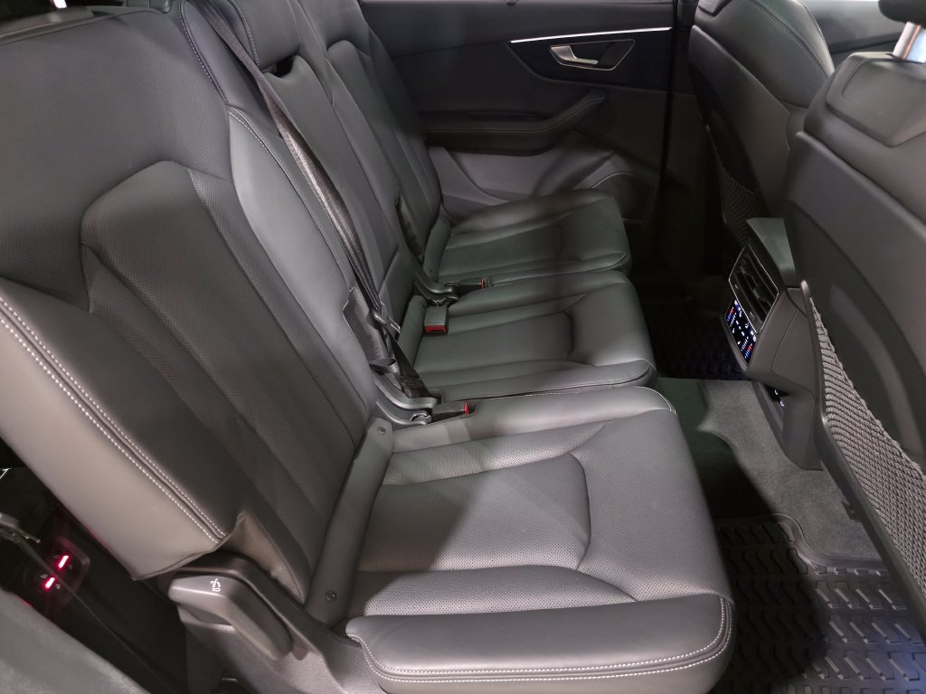Certified 2025 Audi Q7 3.0T Prestige w/ Prestige Package AWD/4WD image 12