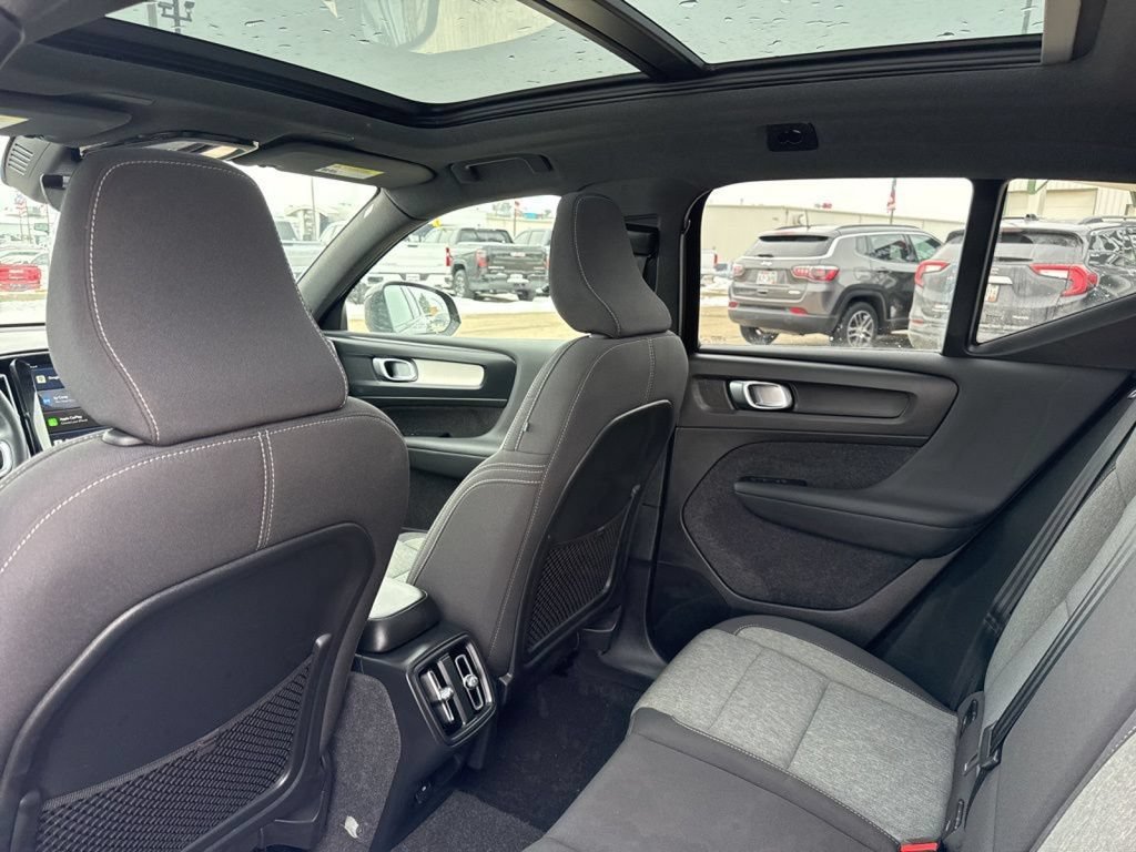 Used 2024 Volvo XC40 B5 Core AWD/4WD image 35
