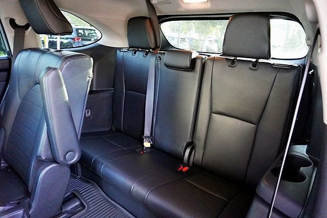 Used 2024 Toyota Highlander XLE AWD/4WD image 18
