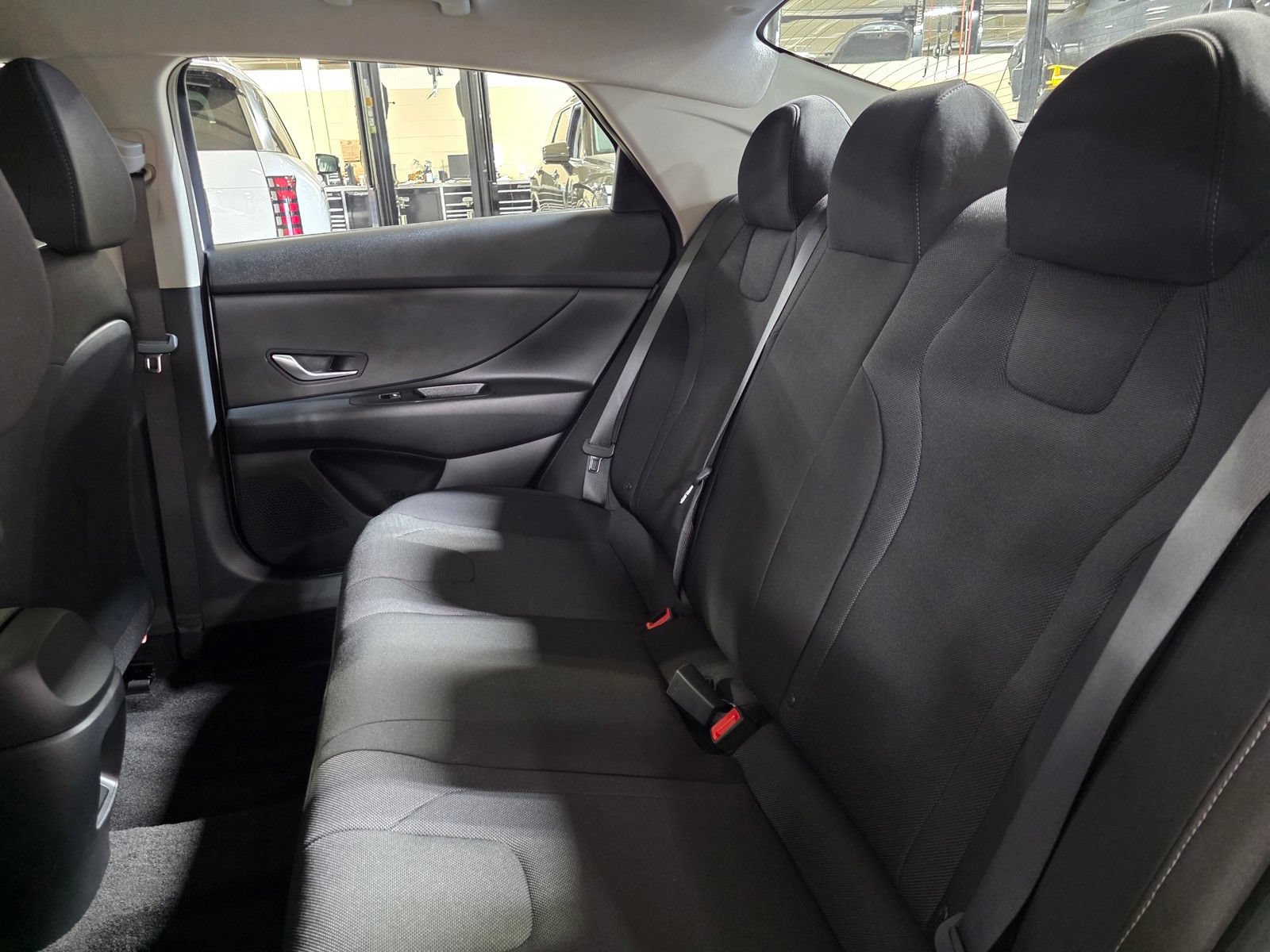 Used 2026 Hyundai Elantra SE FWD image 14