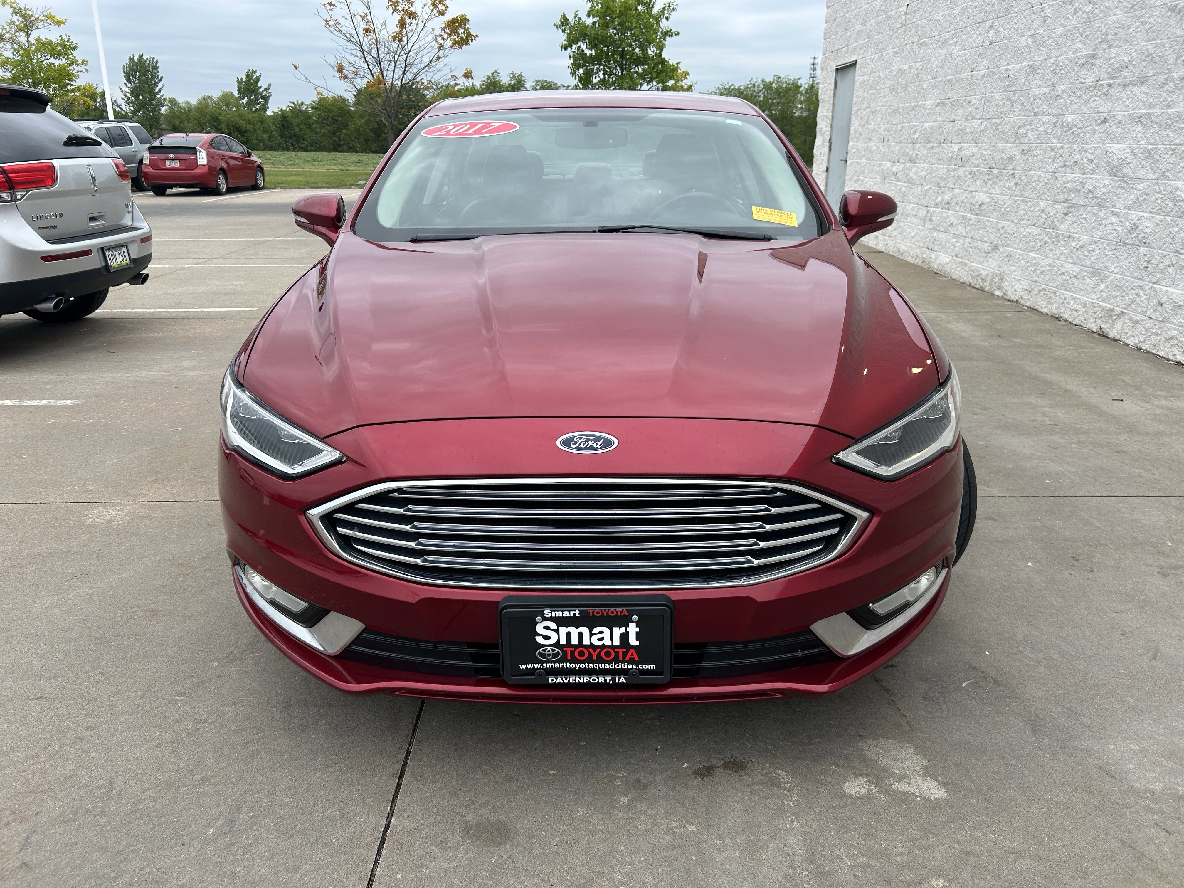 Used 2017 Ford Fusion SE w/ Fusion SE Technology Package AWD/4WD image 2