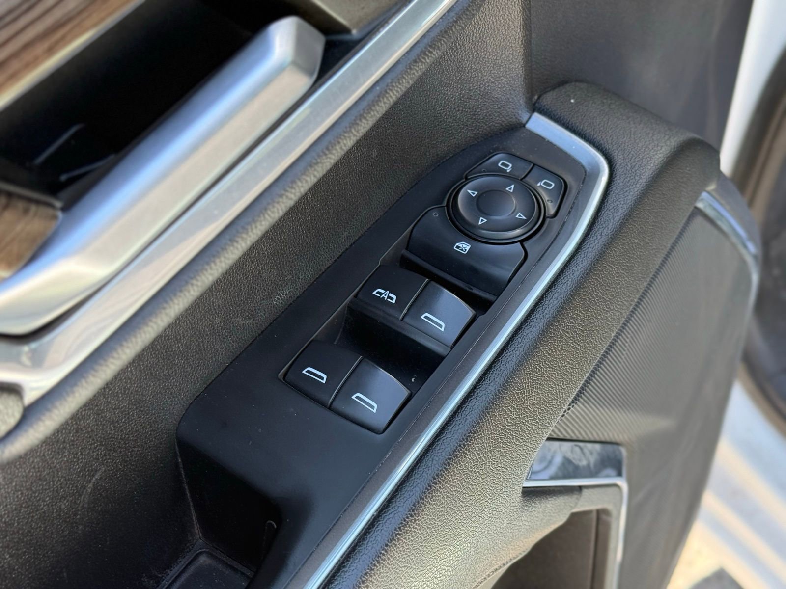 Used 2023 Chevrolet Silverado 1500 LT Trail Boss w/ Protection Package AWD/4WD image 15