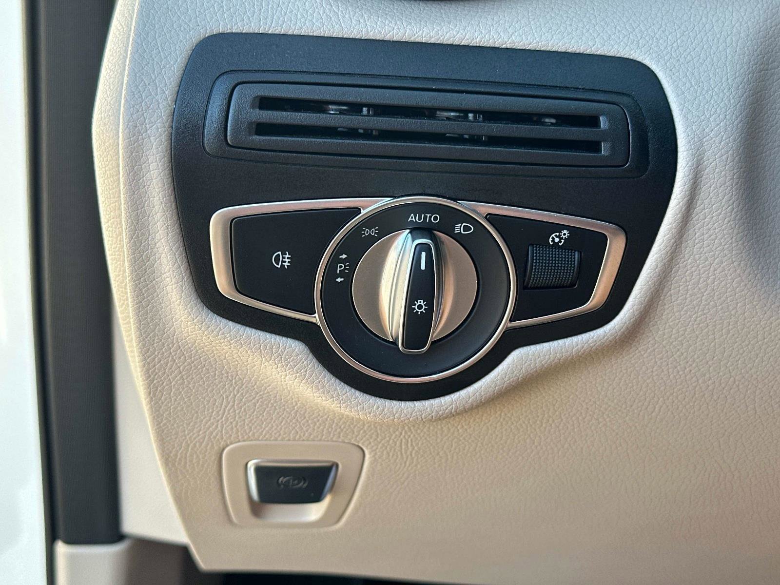 Used 2022 Mercedes-Benz GLC 300 image 28